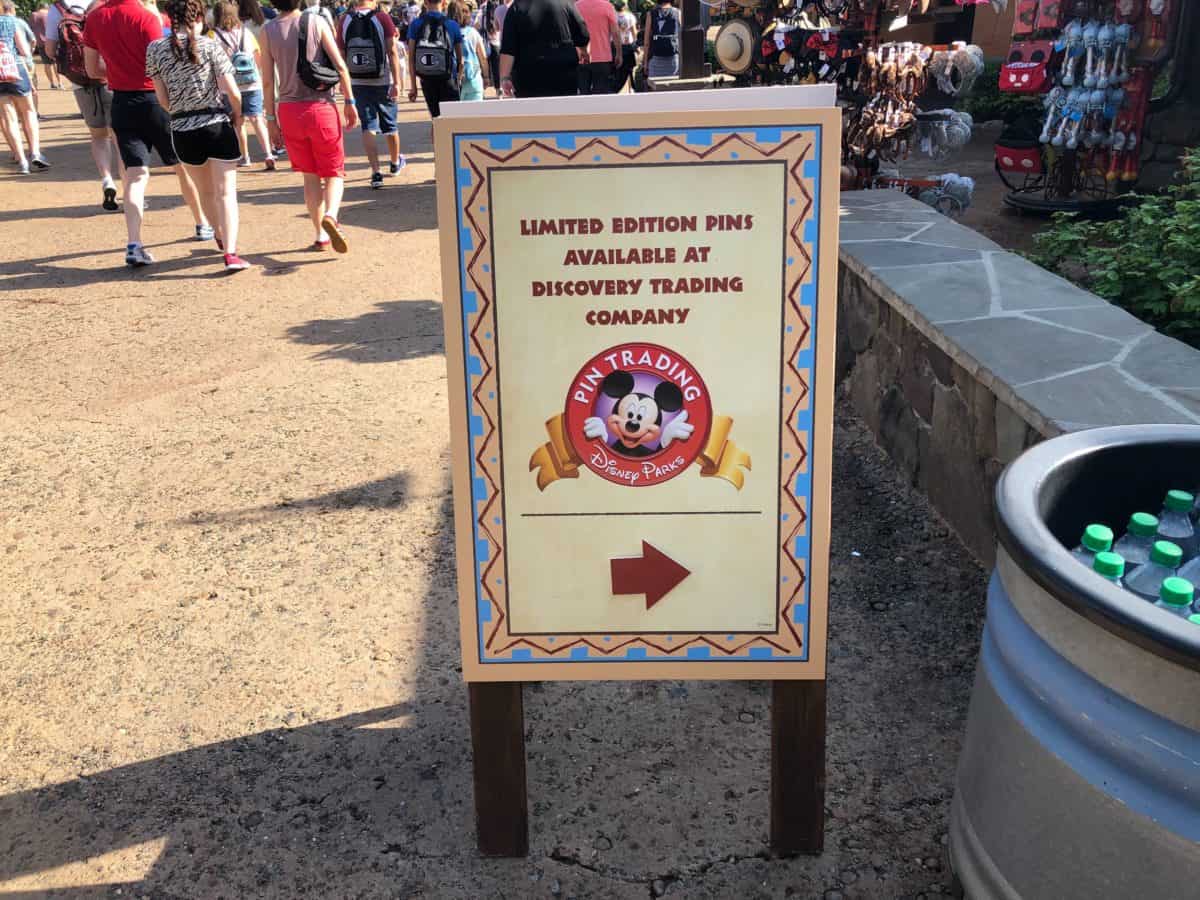 pin trading sign
