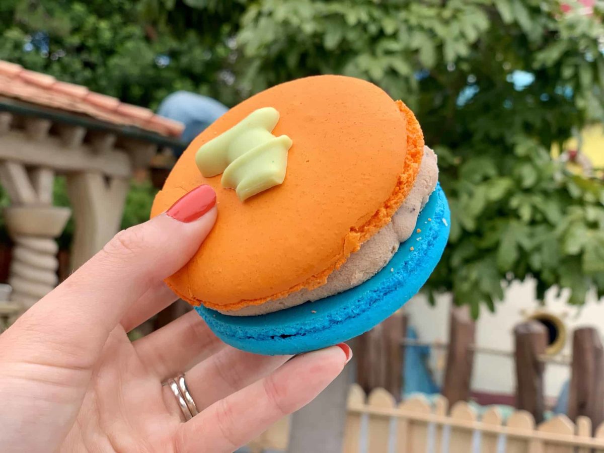 Goofy Inspired Cookies 'N Milk Macaron Jolly Holiday Bakery Disneyland Park