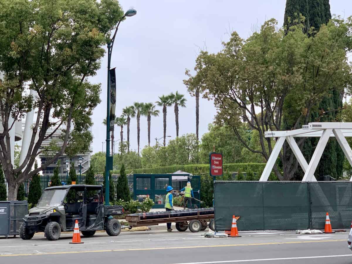Pedestrian Bridge Installation Begins Pixar Pals Parking Structure Disneyland Resort 