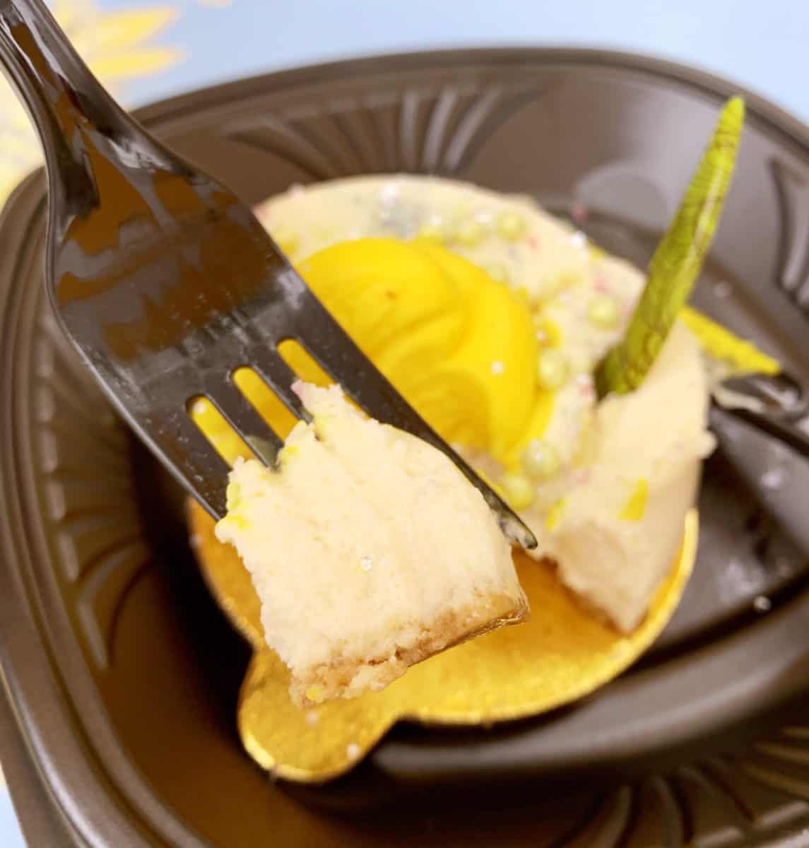 Tinker Bell Inpsired Coconut Cheesecake Jolly Holiday Bakery Disneyland Park