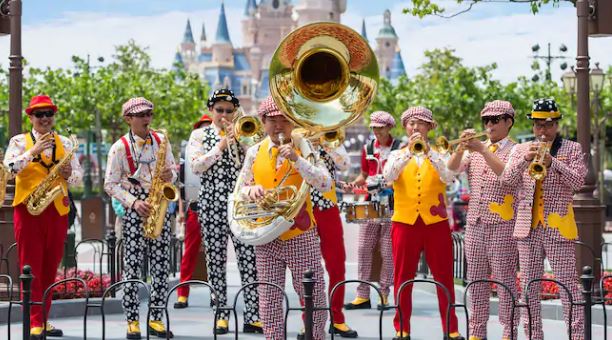 Shanghai Disneyland Band
