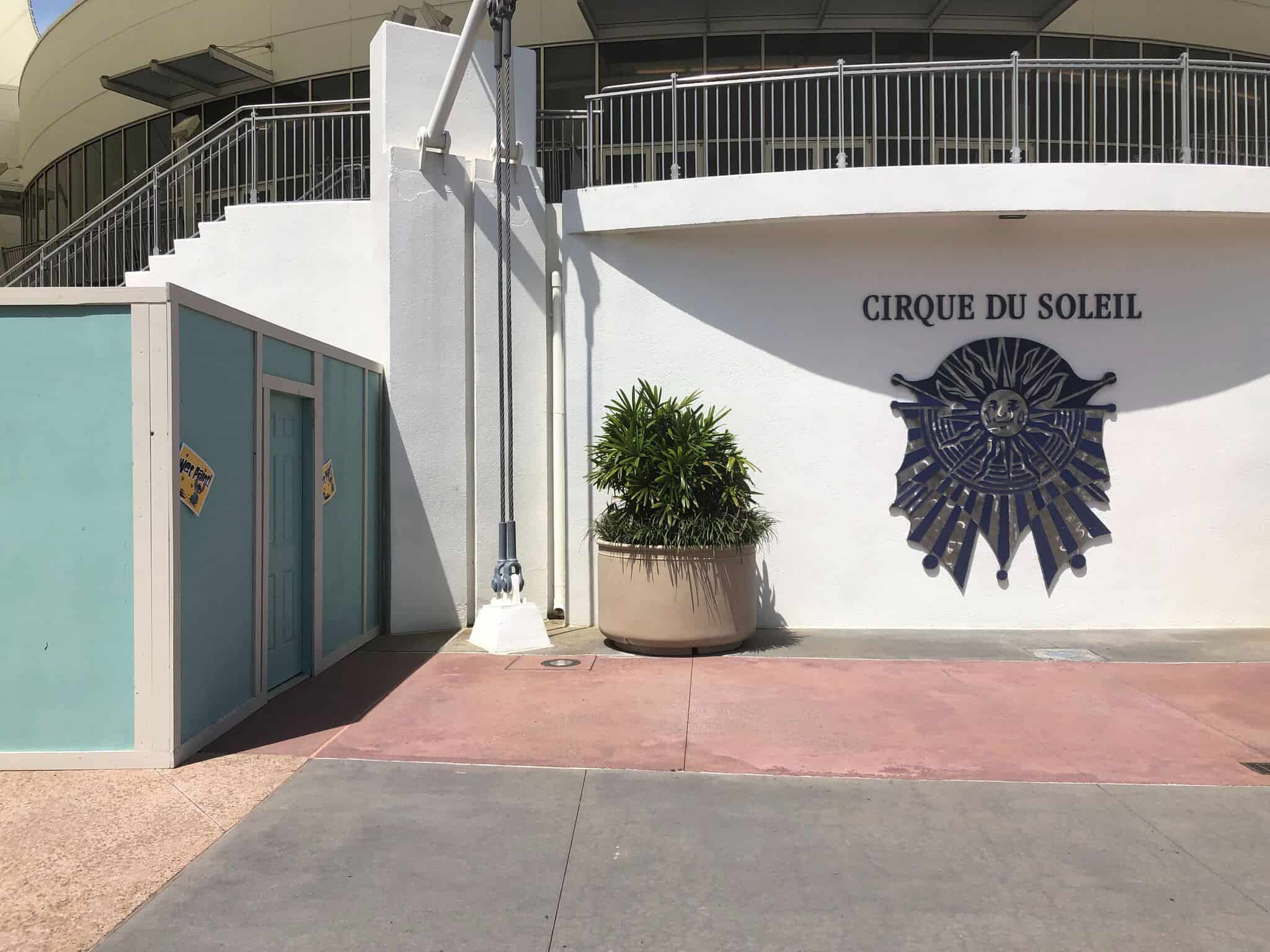 Cirque du Soleil construction walls