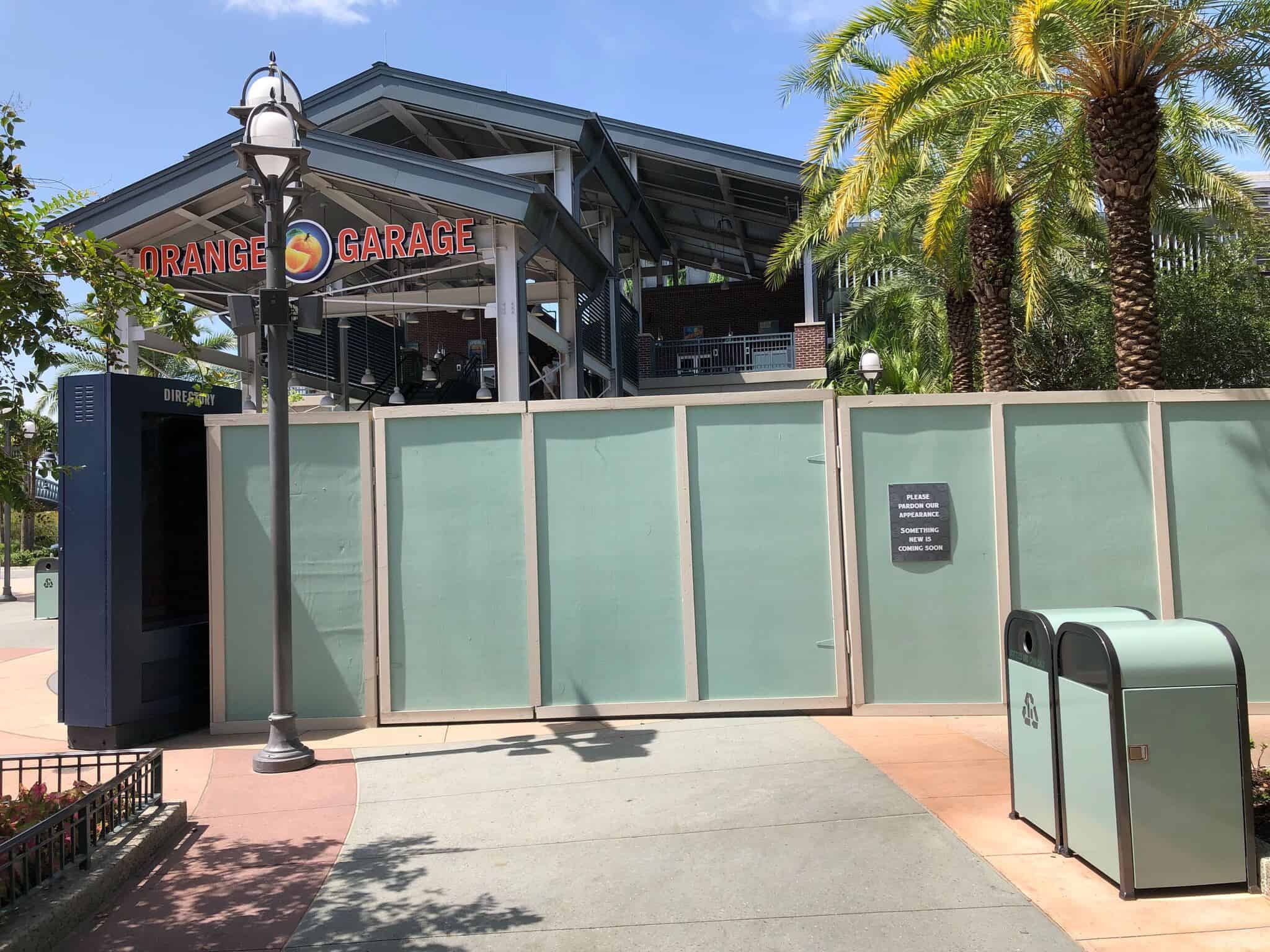 Construction walls by Orange Garage