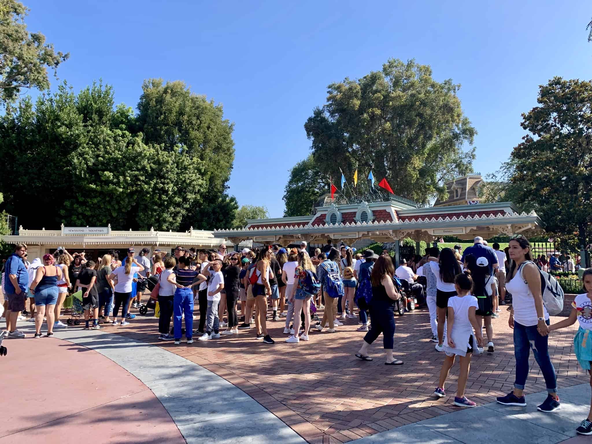 Disneyland Park Photo Report July 20 2019 Park Crowds, Buttons, and More 