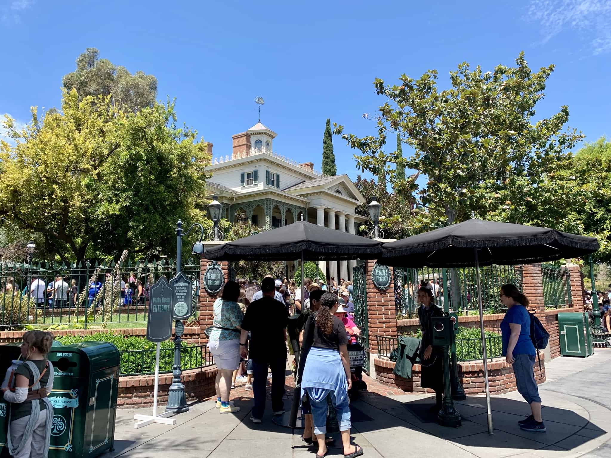 Disneyland Park Photo Report July 20 2019 Park Crowds, Buttons, and More