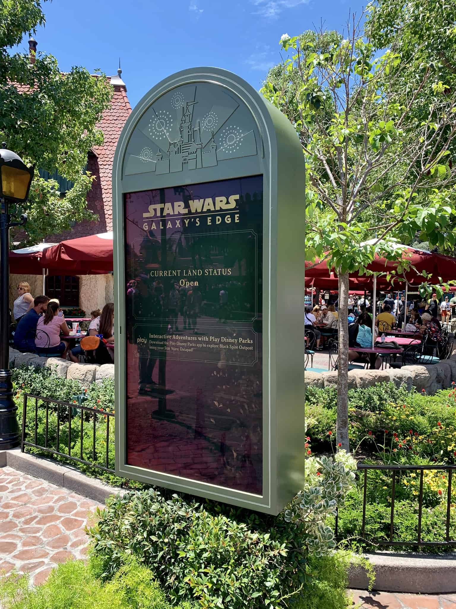 Disneyland Park Photo Report July 20 2019 Park Crowds, Buttons, and More
