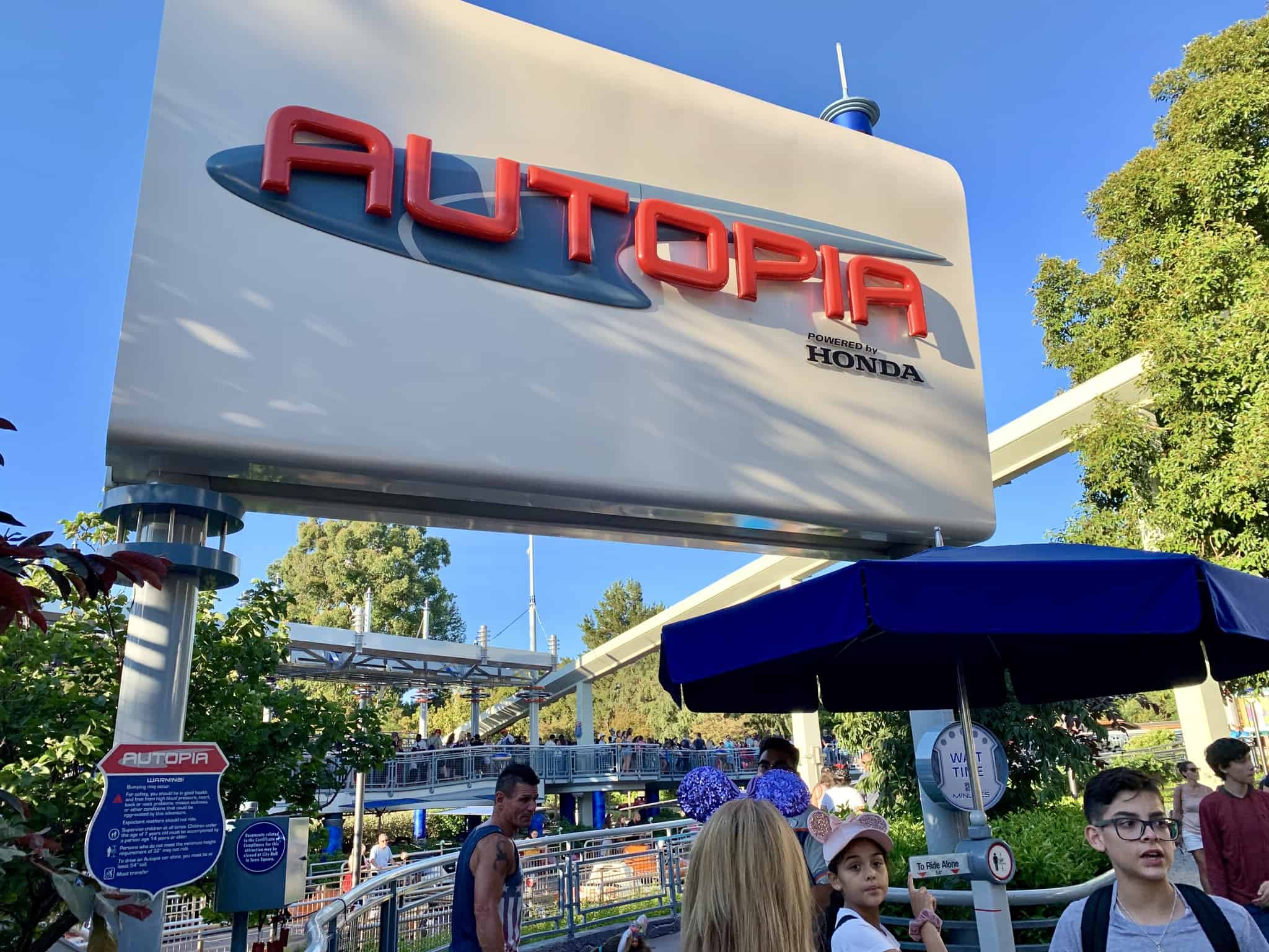 Disneyland Park Photo Report July 20 2019 Park Crowds, Buttons, and More