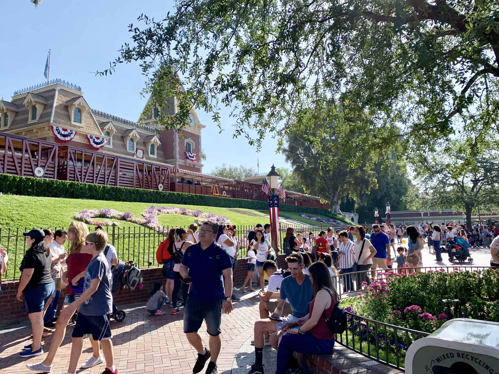 Disneyland Park Photo Report Summer Crowds July 9 2019