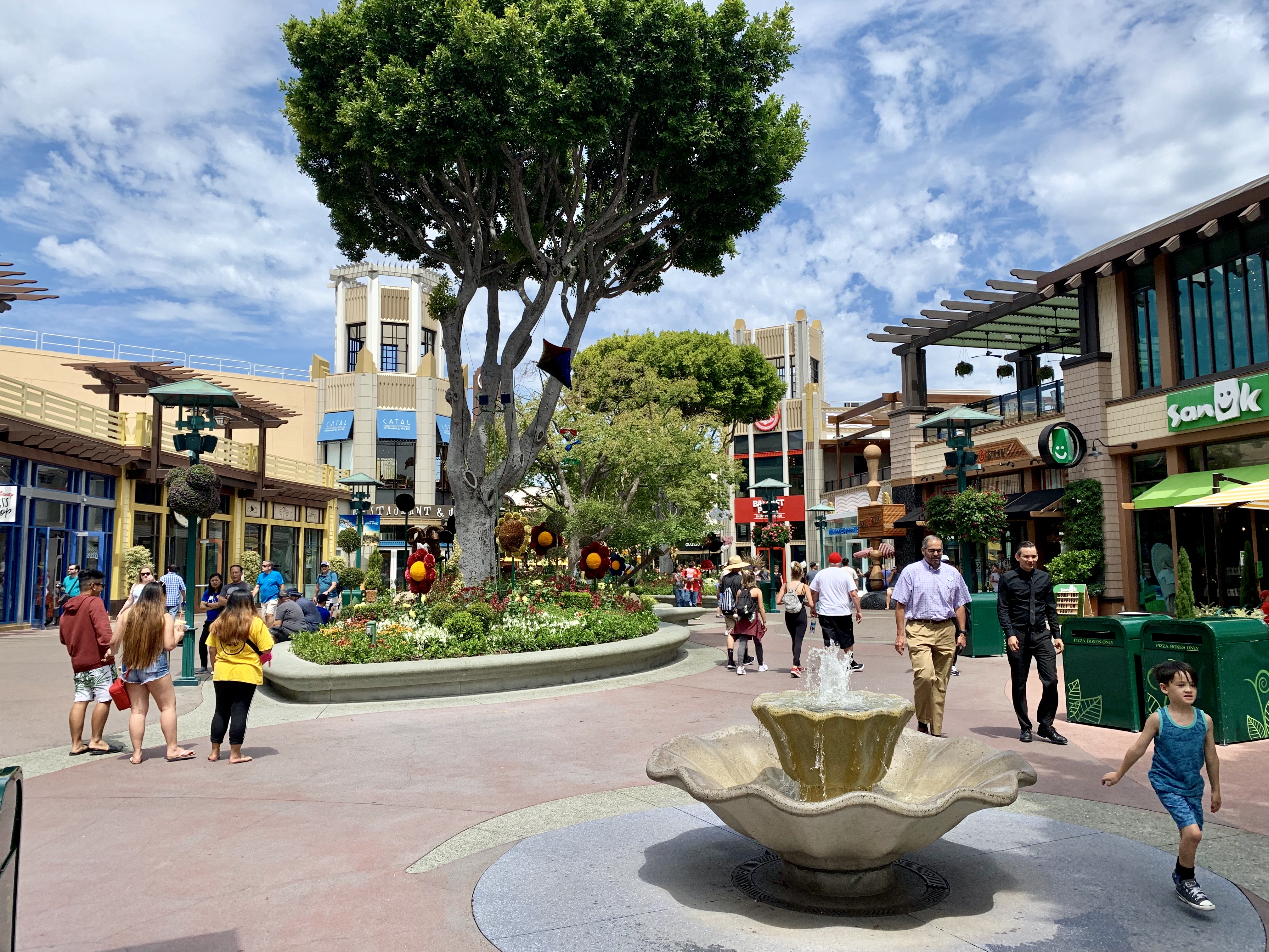 Downtown Disney Photo Report July 23