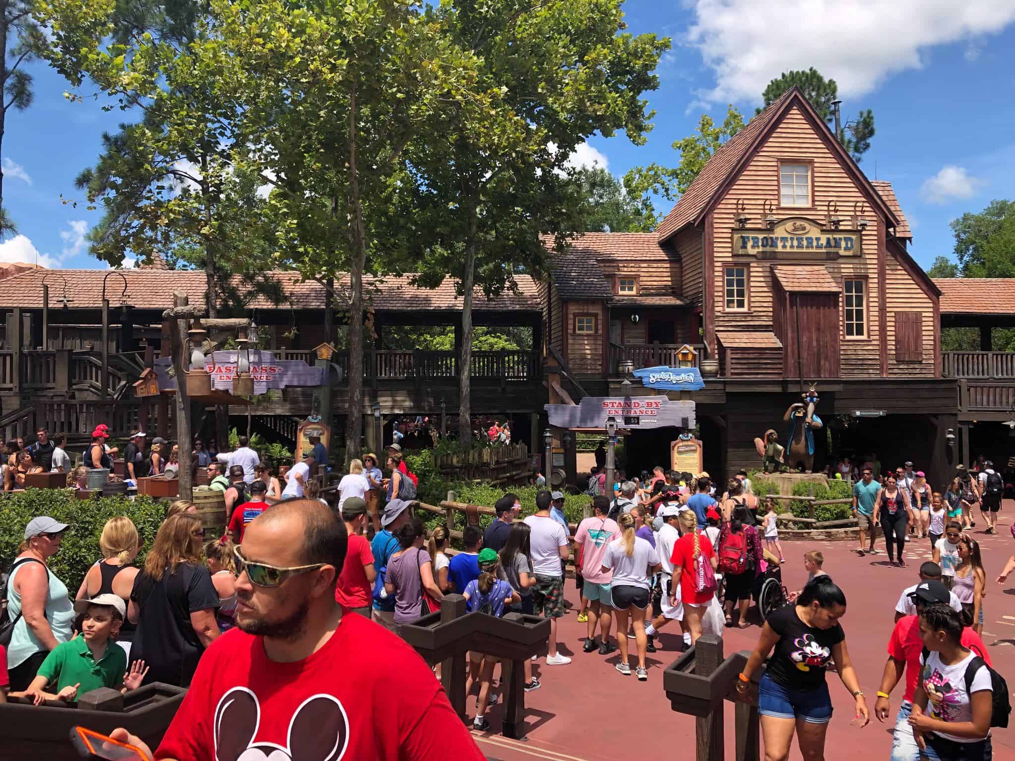Splash Mountain Entrance crowds on a hot day