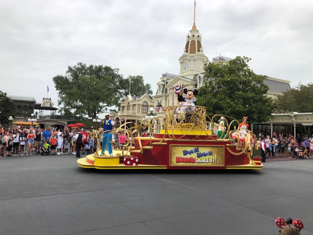 Move it Shake it Mousekedance it