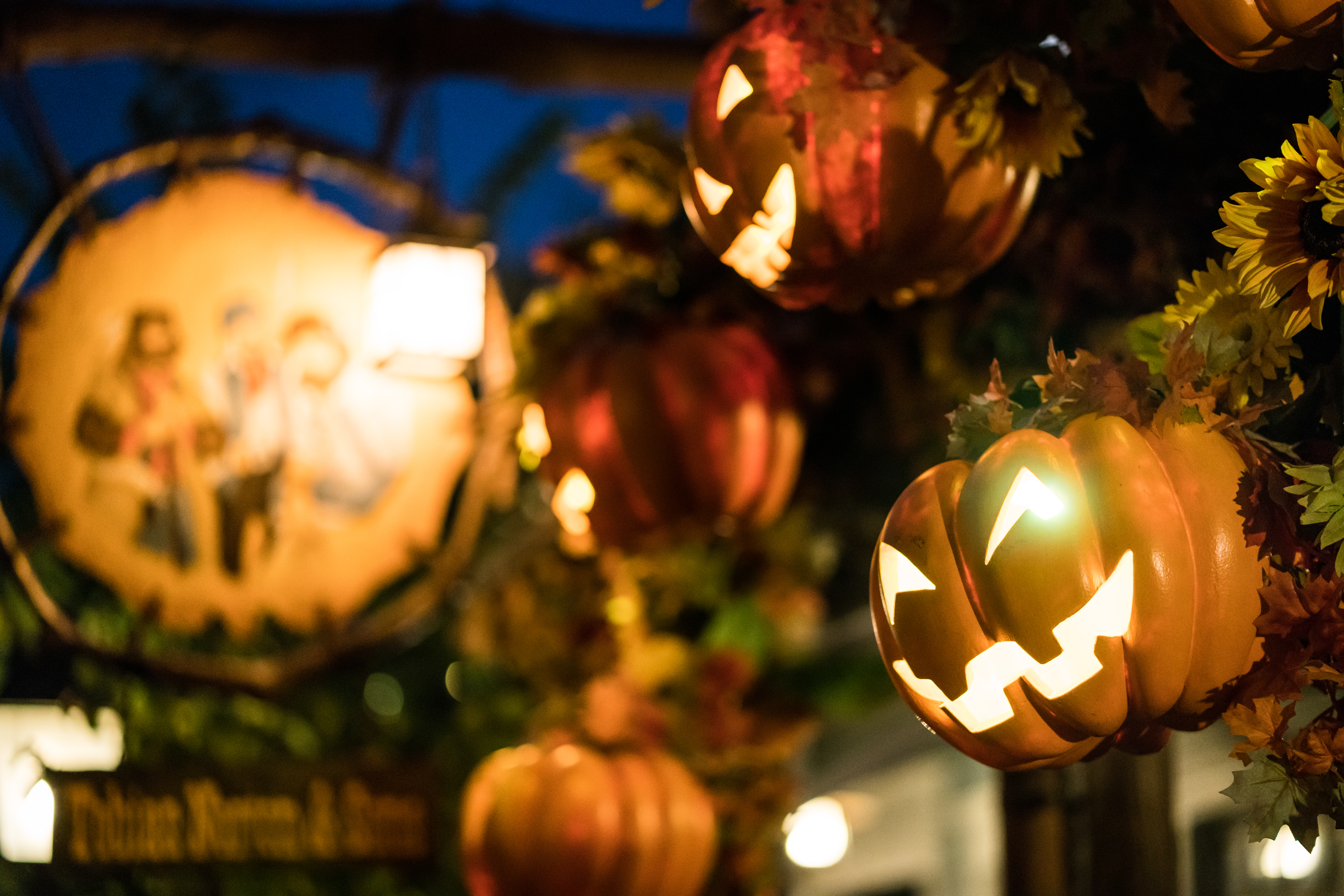 disneyland paris halloween thunder mesa frontierland