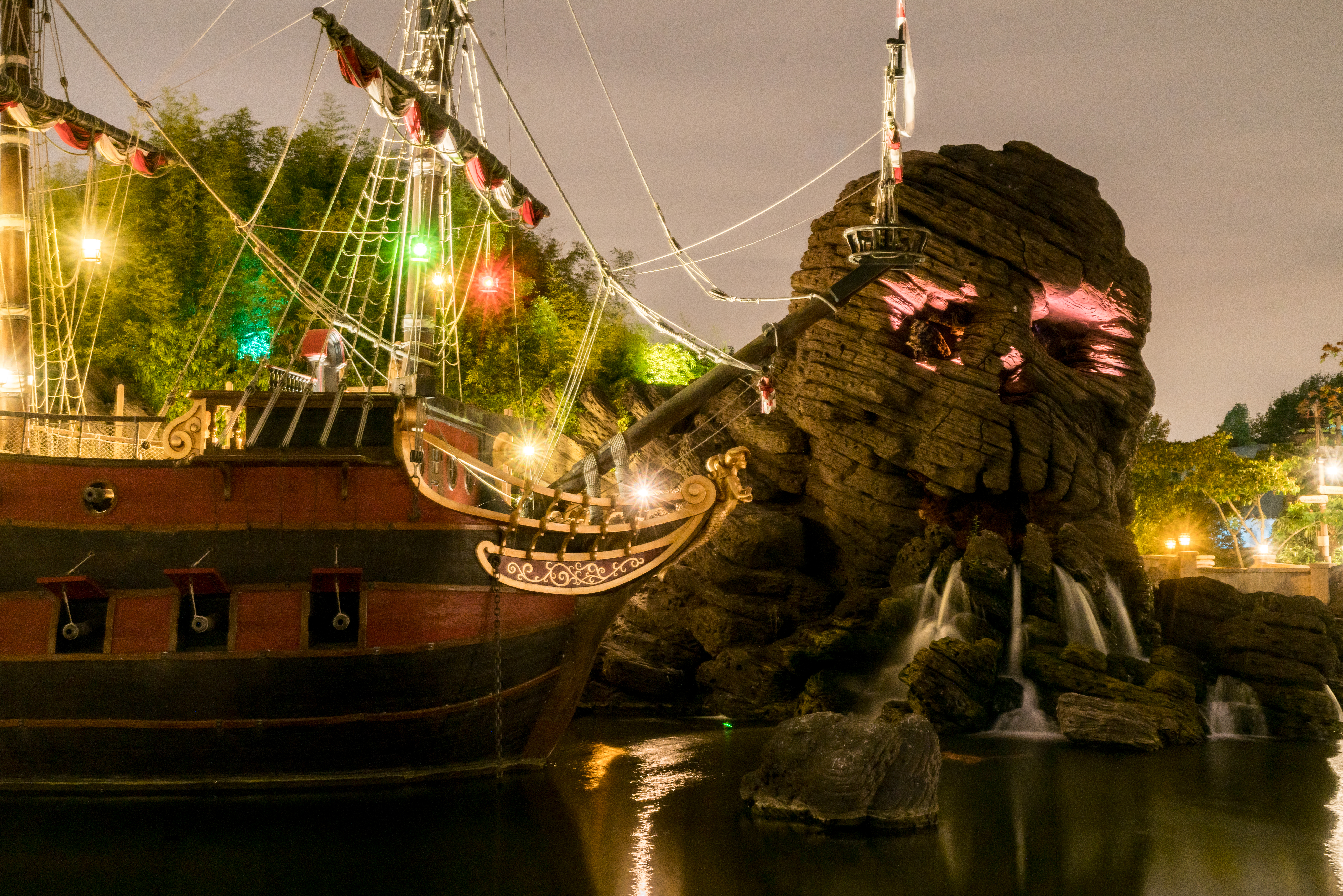 disneyland paris skull rock