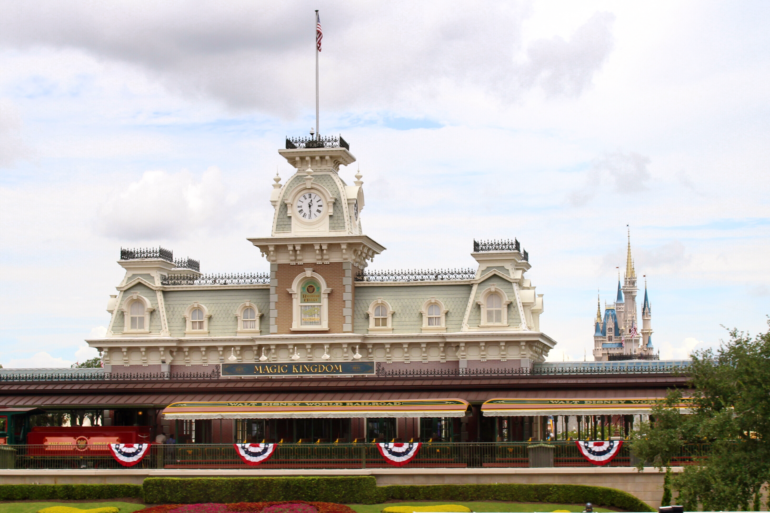 magic kingdom train station