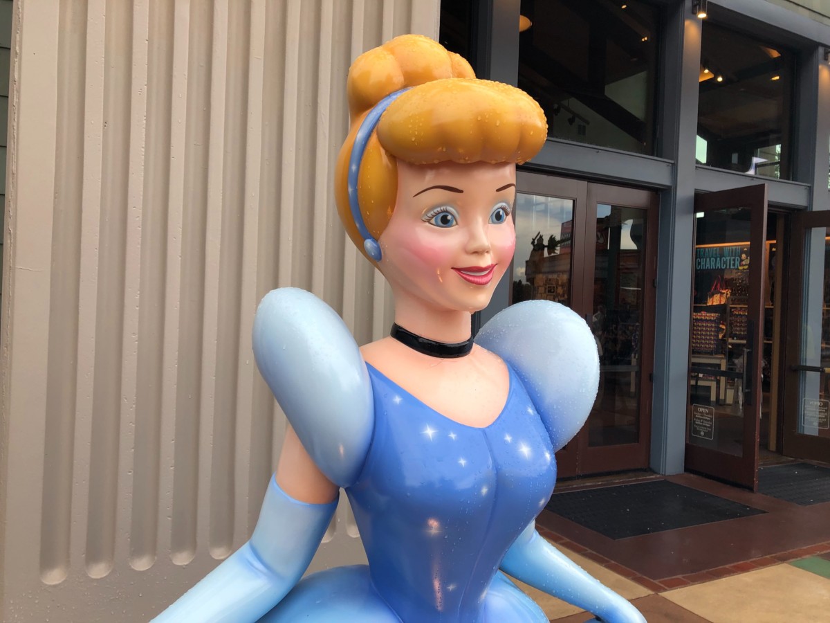 Rainy Cinderella Statue
