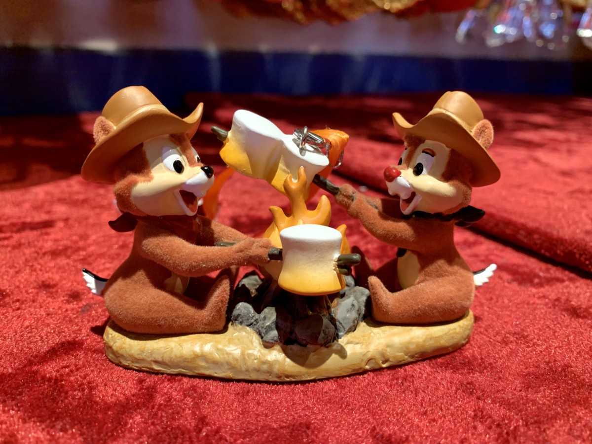 Disneyland Photo Report 8:28:19 Adventureland Refurbishment, Character Sightings, and Pumpkin Cream Cold Brew and more