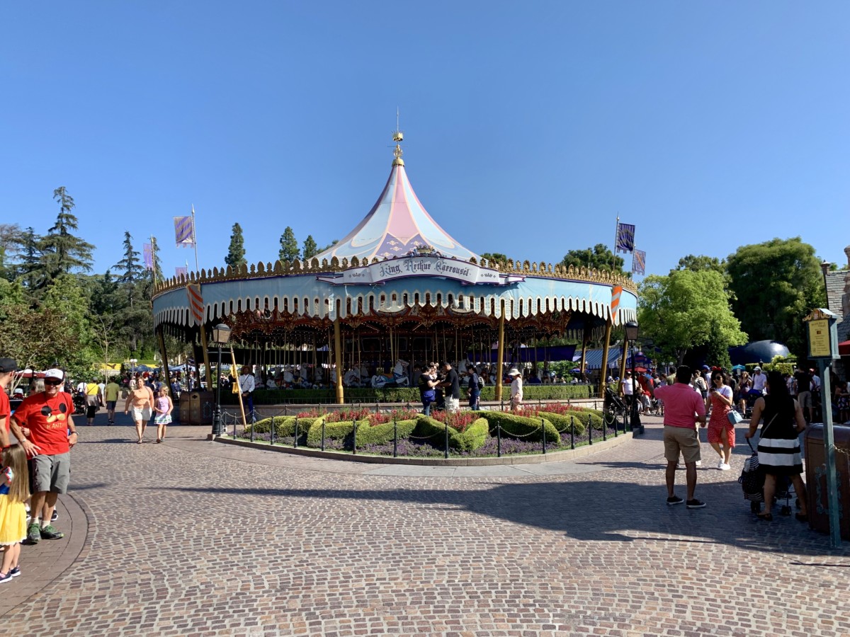 Disneyland Photo Report 8:28:19 Adventureland Refurbishment, Character Sightings, and Pumpkin Cream Cold Brew and more