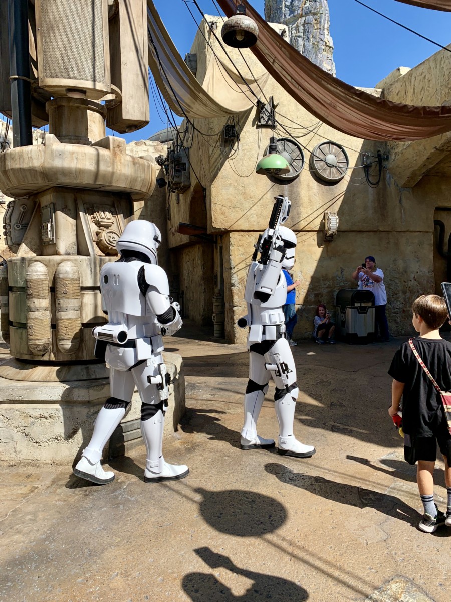 Disneyland Photo Report 8:28:19 Adventureland Refurbishment, Character Sightings, and Pumpkin Cream Cold Brew and more