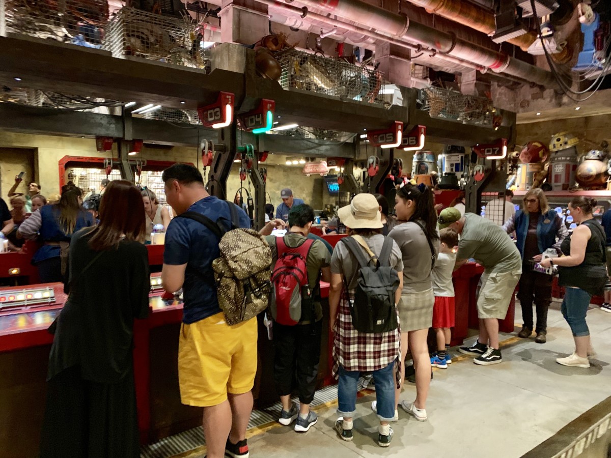 Disneyland Photo Report 8:28:19 Adventureland Refurbishment, Character Sightings, and Pumpkin Cream Cold Brew and more