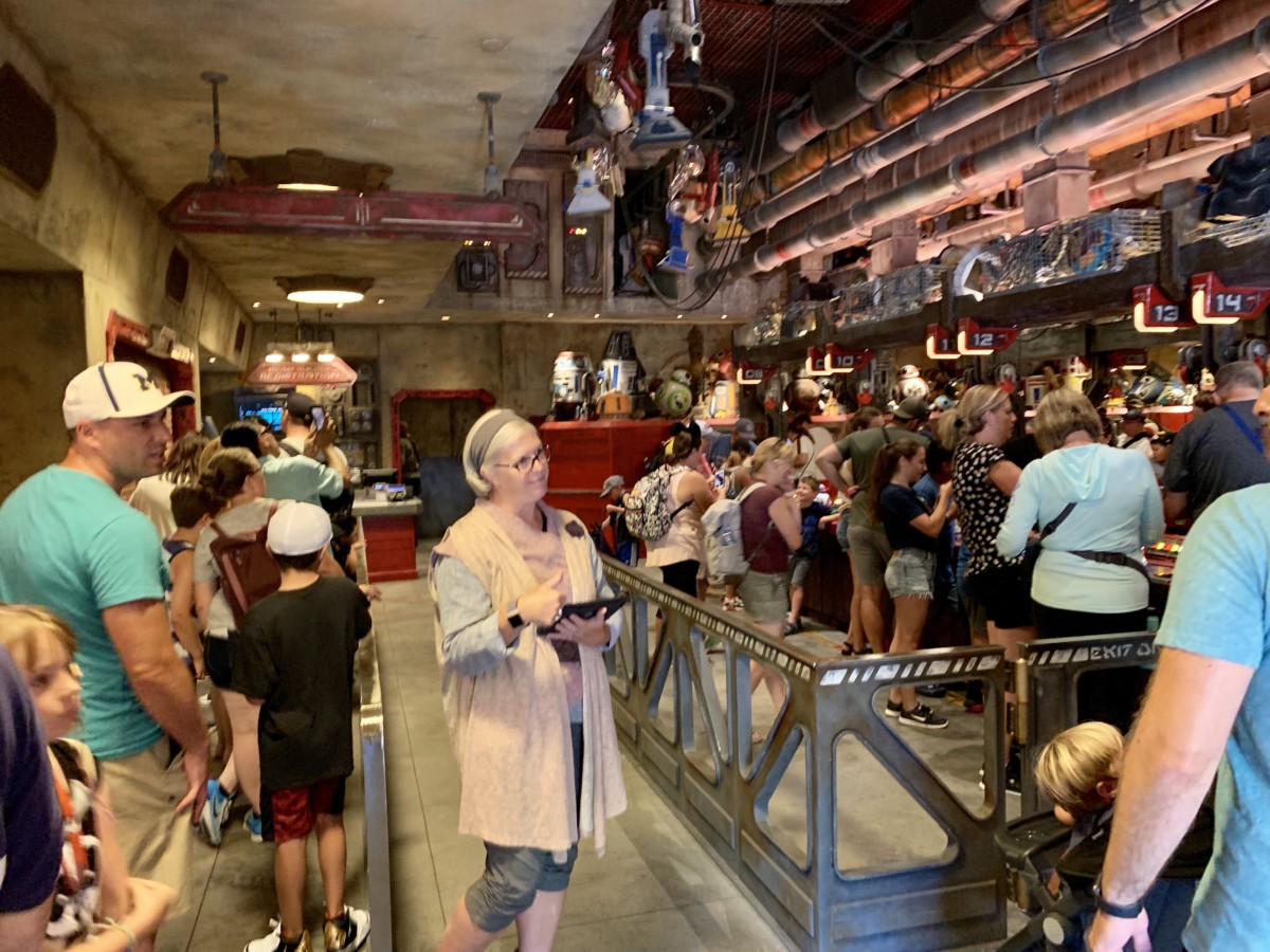 Disneyland Photo Report 8:28:19 Adventureland Refurbishment, Character Sightings, and Pumpkin Cream Cold Brew and more