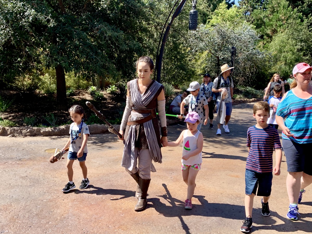 Disneyland Photo Report 8:28:19 Adventureland Refurbishment, Character Sightings, and Pumpkin Cream Cold Brew and more