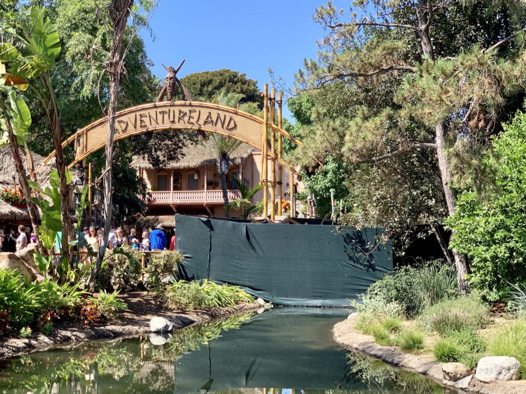 Disneyland Photo Report 8:28:19 Adventureland Refurbishment, Character Sightings, and Pumpkin Cream Cold Brew and more