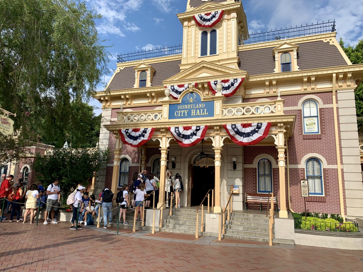 Disneyland Photo Report Frozen Pins Star Wars: Galaxy's Edge Crowds and More August 7 2019