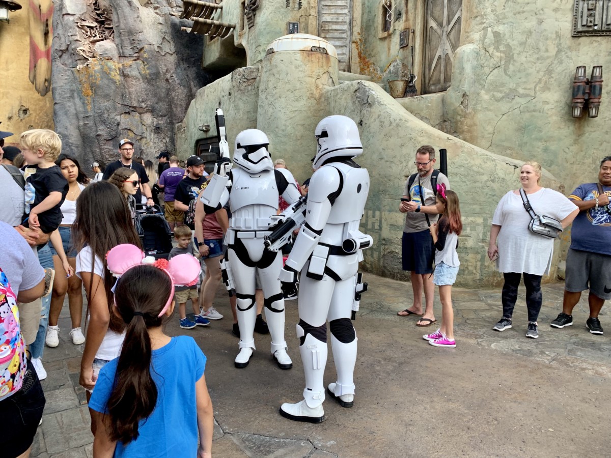Disneyland Photo Report Frozen Pins Star Wars: Galaxy's Edge Crowds and More August 7 2019