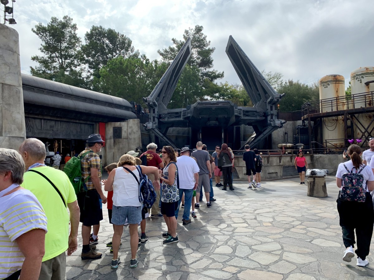 Disneyland Photo Report Frozen Pins Star Wars: Galaxy's Edge Crowds and More August 7 2019