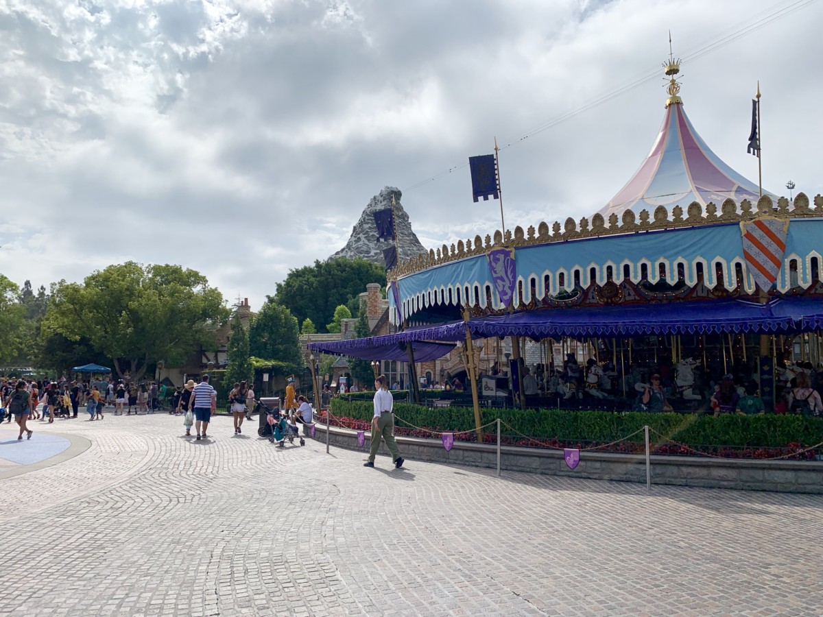 Disneyland Photo Report Frozen Pins Star Wars: Galaxy's Edge Crowds and More August 7 2019