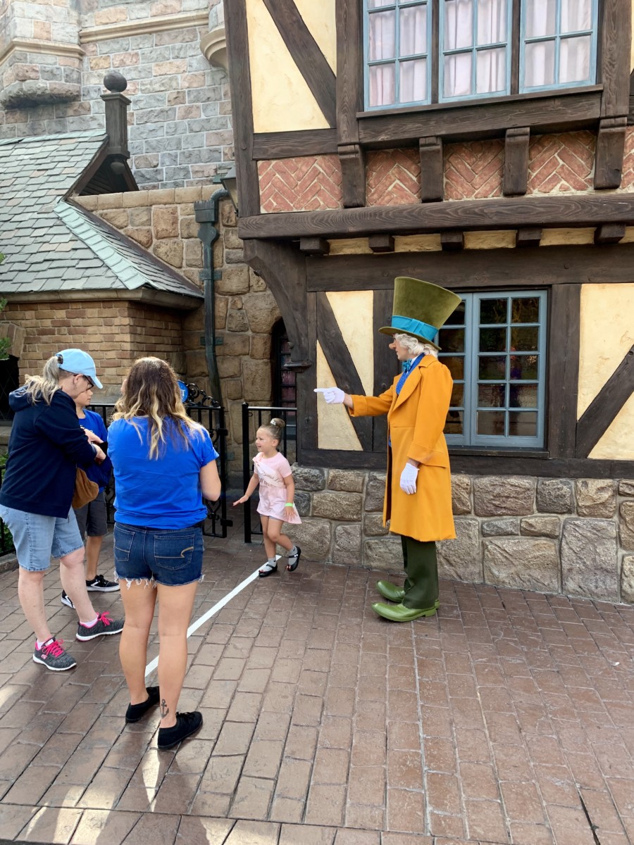Disneyland Photo Report Frozen Pins Star Wars: Galaxy's Edge Crowds and More August 7 2019