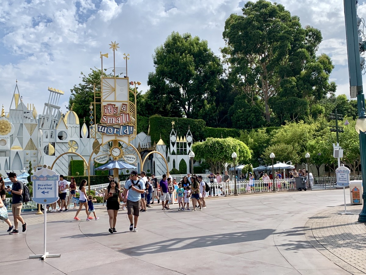 Disneyland Photo Report Frozen Pins Star Wars: Galaxy's Edge Crowds and More August 7 2019