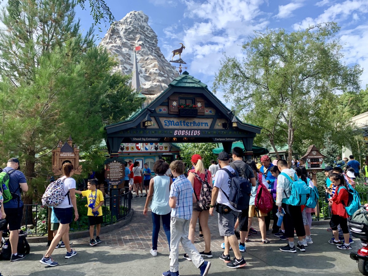 Disneyland Photo Report Frozen Pins Star Wars: Galaxy's Edge Crowds and More August 7 2019