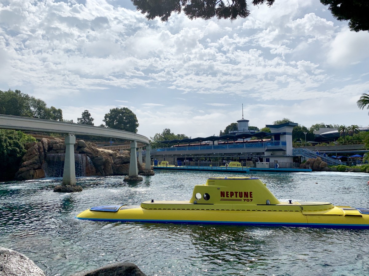 Disneyland Photo Report Frozen Pins Star Wars: Galaxy's Edge Crowds and More August 7 2019