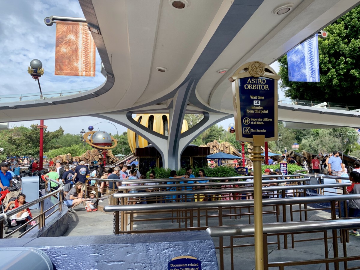 Disneyland Photo Report Frozen Pins Star Wars: Galaxy's Edge Crowds and More August 7 2019