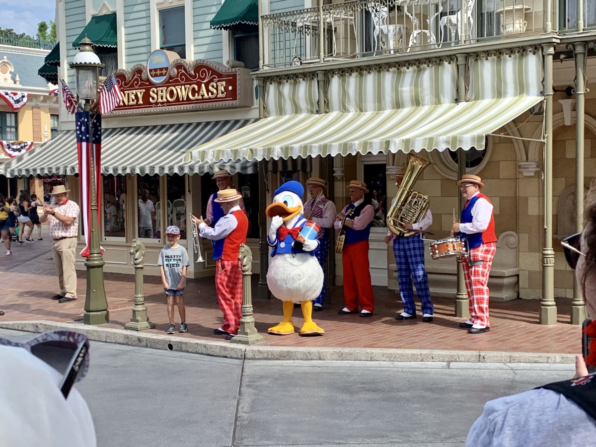 Disneyland Photo Report Frozen Pins Star Wars: Galaxy's Edge Crowds and More August 7 2019