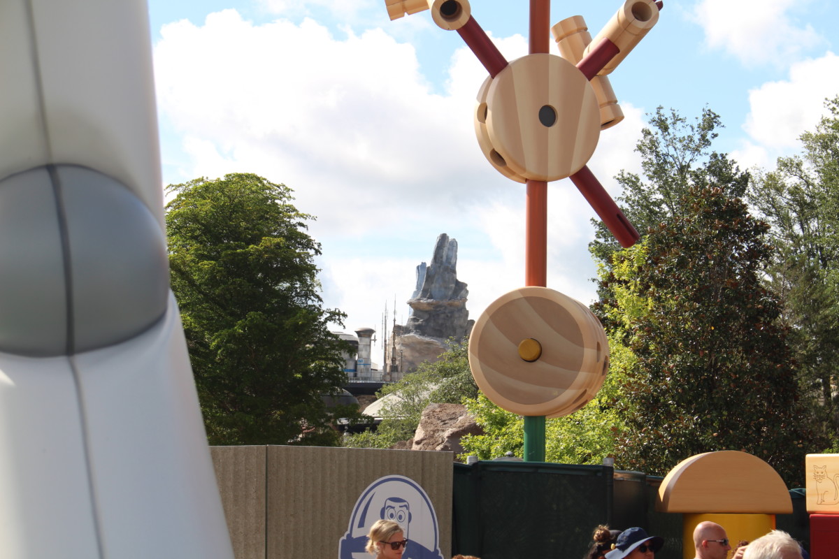 toy story land galaxy's edge