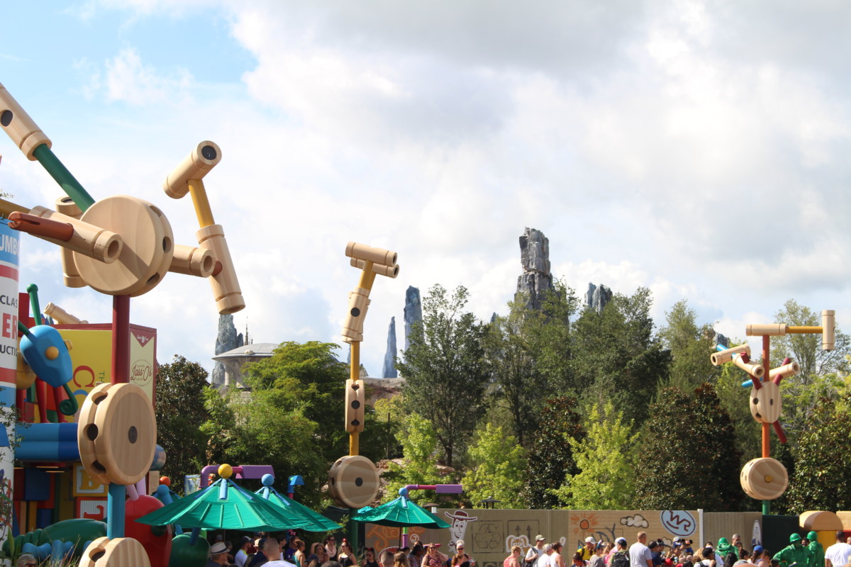 toy story land galaxy's edge