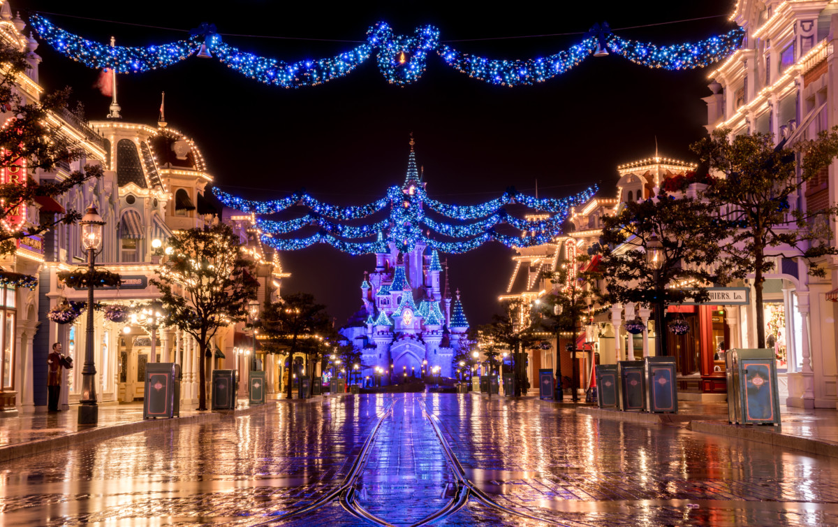 disneyland paris christmas main street usa