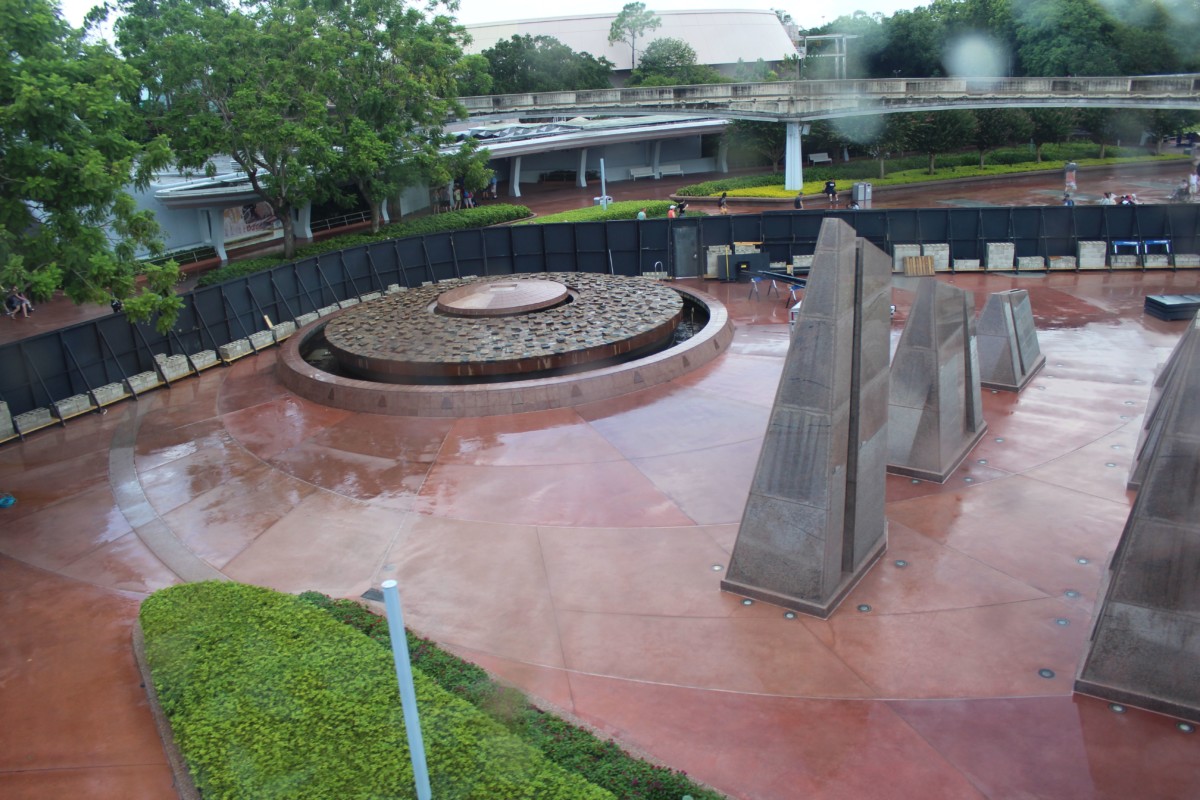 EPCOT Fountain Before Refurbishment