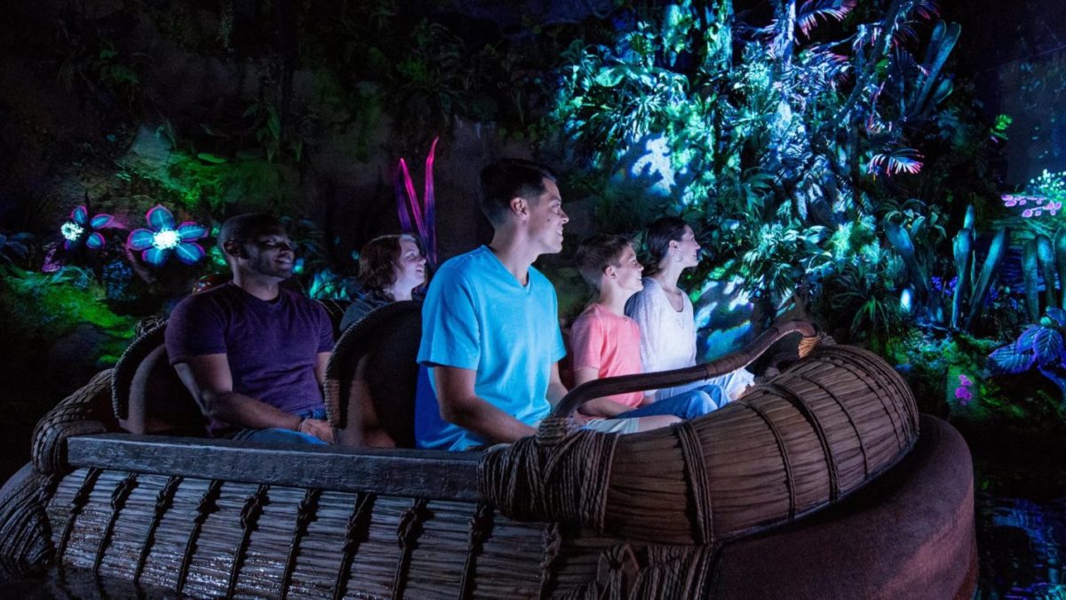 Pandora: The World of Avatar Na'vi River Journey Boat Navi Disney's Animal Kingdom