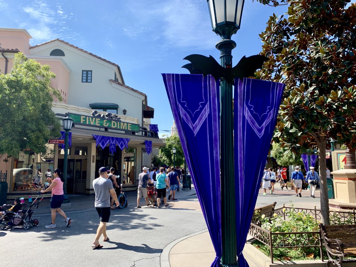 Disney California Adventure Photo Report 9:4:19 Tiana Alex and Ani Bangle, Halloween Decorations and More! 