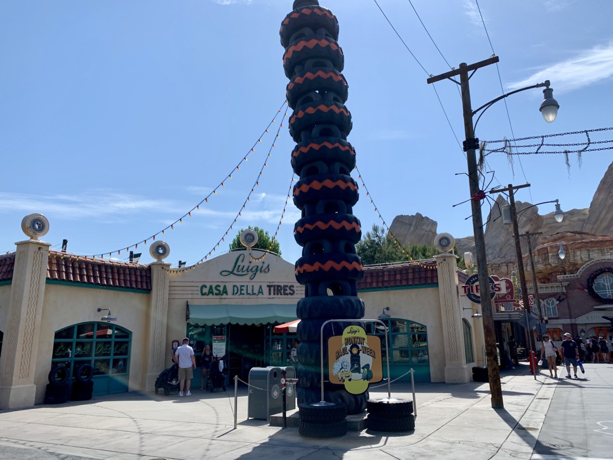 Disney California Adventure Photo Report 9:4:19 Tiana Alex and Ani Bangle, Halloween Decorations and More!