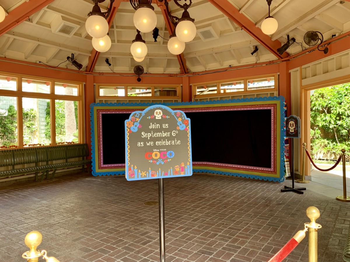 Disney California Adventure Photo Report 9:4:19 Tiana Alex and Ani Bangle, Halloween Decorations and More!