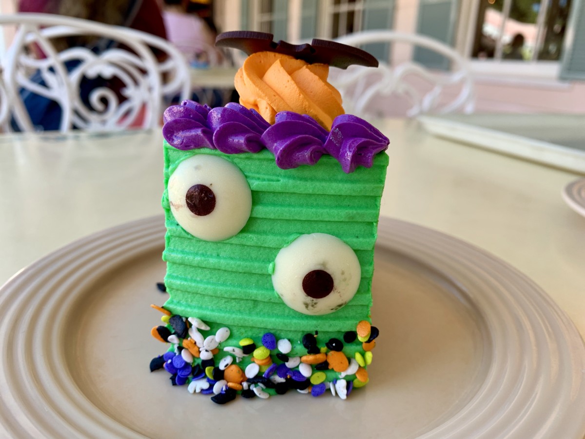 Monster Halloween Cake, Halloween Minnie Mouse Cake, Chocolate Coffee Yule Log Plaza Inn for Halloween TIme 2019 in Disneyland Park