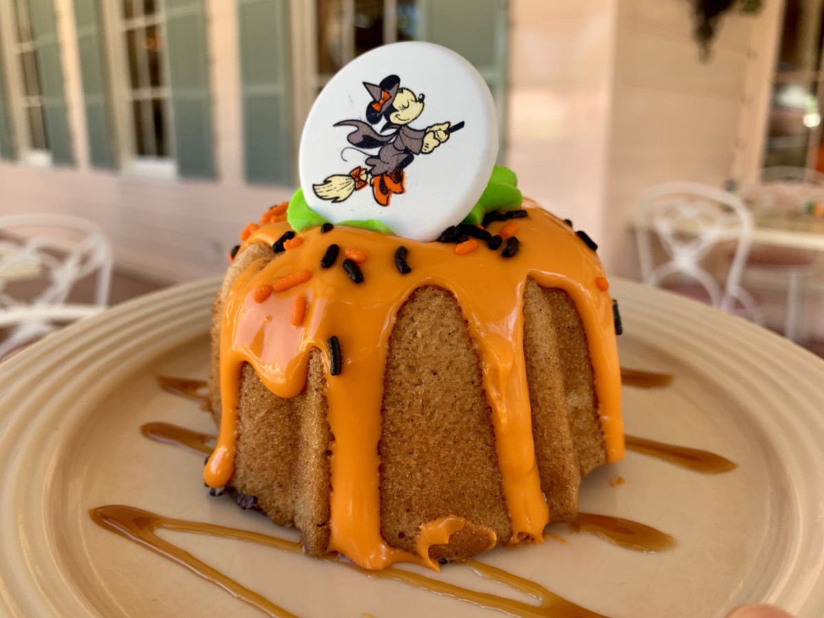 Monster Halloween Cake, Halloween Minnie Mouse Cake, Chocolate Coffee Yule Log Plaza Inn for Halloween TIme 2019 in Disneyland Park