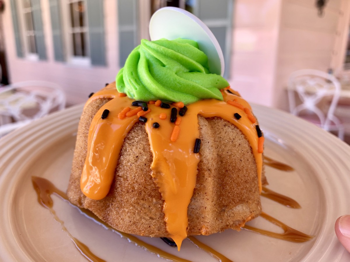 Monster Halloween Cake, Halloween Minnie Mouse Cake, Chocolate Coffee Yule Log Plaza Inn for Halloween TIme 2019 in Disneyland Park