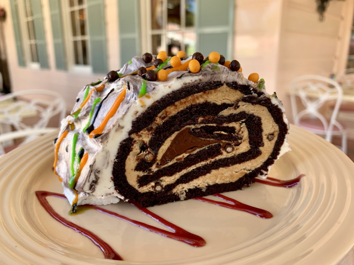 Monster Halloween Cake, Halloween Minnie Mouse Cake, Chocolate Coffee Yule Log Plaza Inn for Halloween TIme 2019 in Disneyland Park