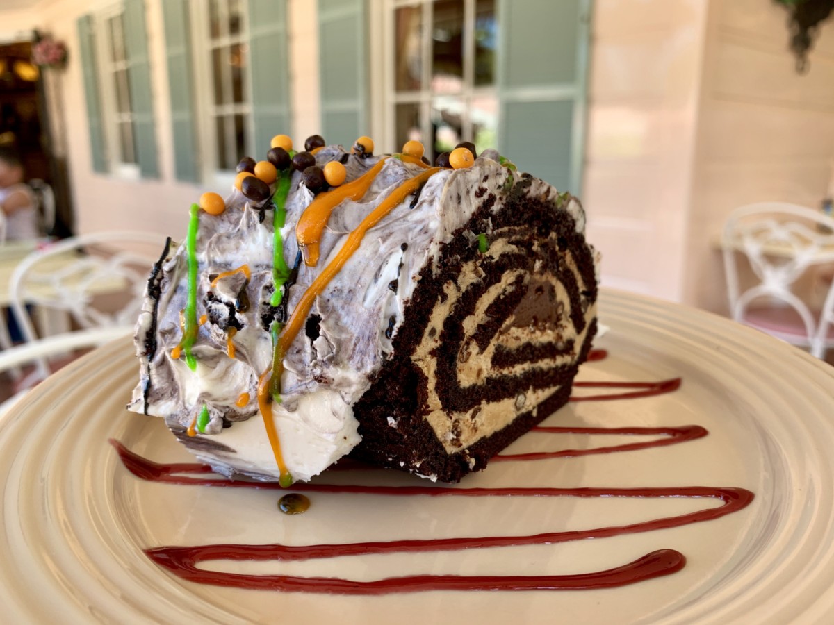 Monster Halloween Cake, Halloween Minnie Mouse Cake, Chocolate Coffee Yule Log Plaza Inn for Halloween TIme 2019 in Disneyland Park