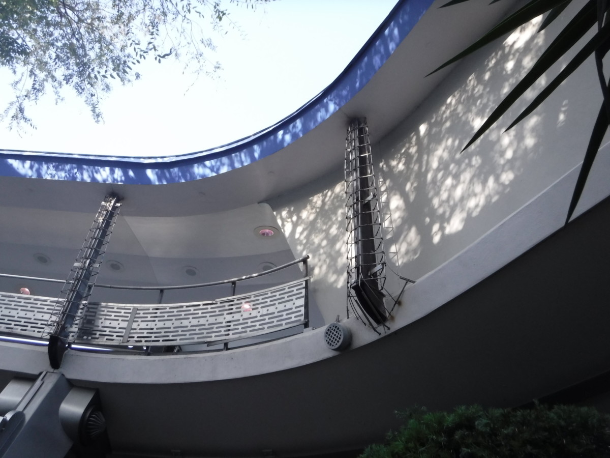 Tomorrowland fins